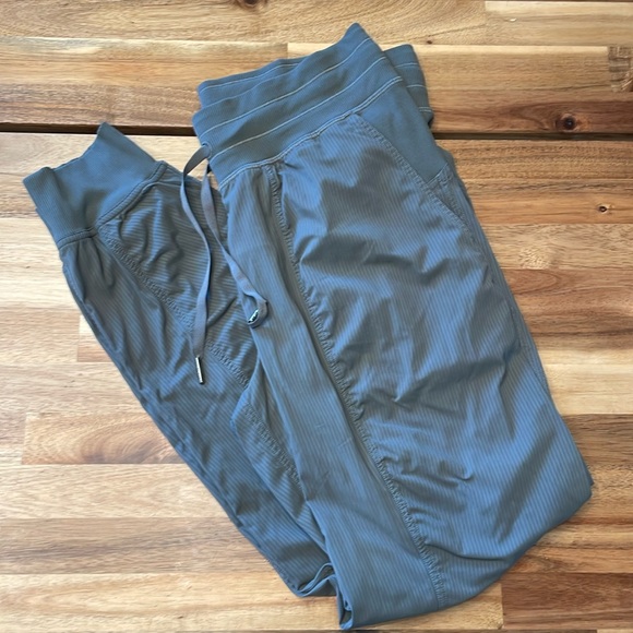 Lululemon Dance Studio Mid-Rise Jogger Full Length size 8 - Picture 3 of 9